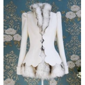 反季清倉秋冬新款女裝白色花瓣邊鑲毛毛裙擺 毛領厚毛呢大衣外套 免運費